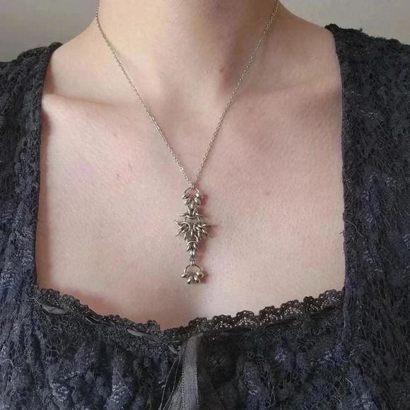 Gothic medieval witch chainmaille necklace with a small silver chain - Picture 2 of 7